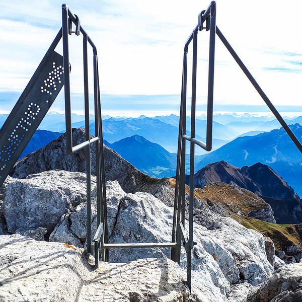 The Annecy Lake tour by the ridges