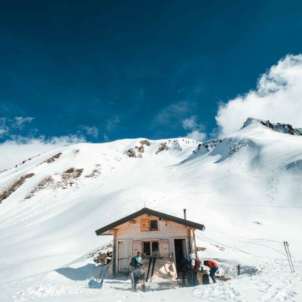 Mini ski touring trip – 2 days – Staying in a mountain hut in the Aravis