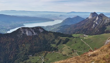 The tour of Lake Annecy on the GR de Pays hiking trail