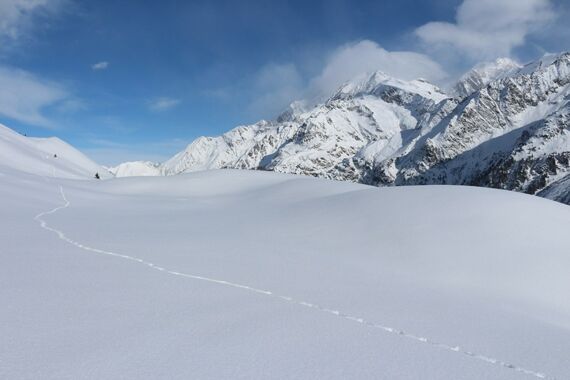 Snowshoes facing the Mont-Blanc massif