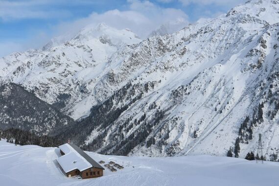 Snowshoes facing the Mont-Blanc massif