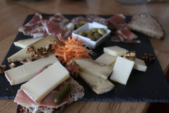 Snowshoes facing the Mont-Blanc massif