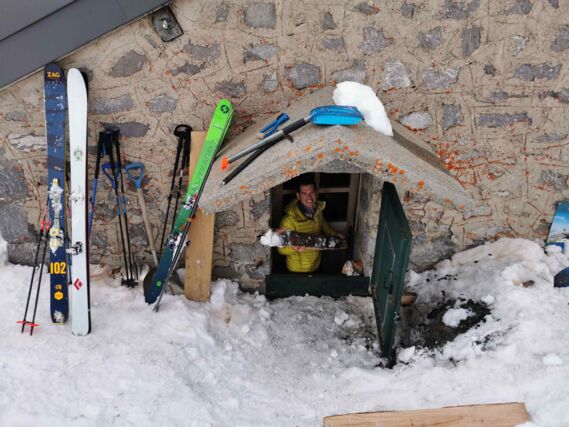 Cross the Aravis range in ski touring