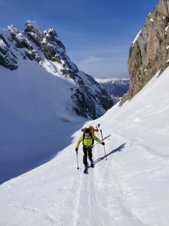 Cross the Aravis range in ski touring