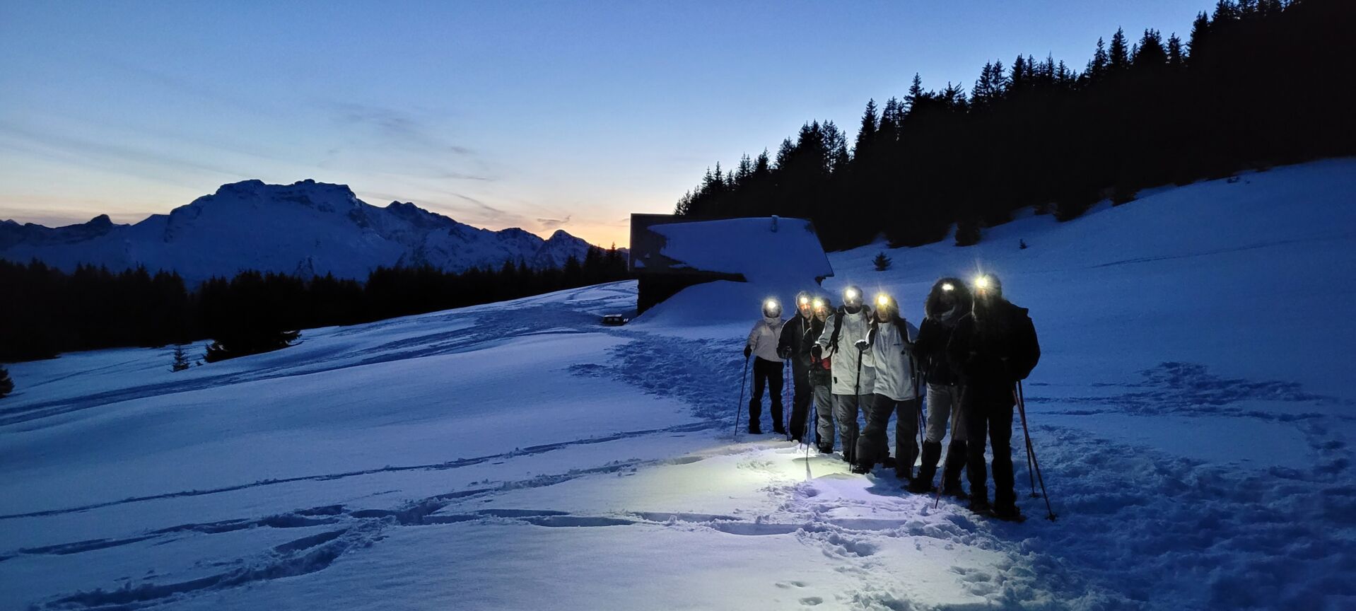 Snowshoeing and restaurant "By Night" around la clusaz Bureau des