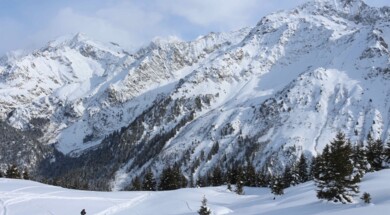 Snowshoes facing the Mont-Blanc massif