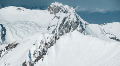 Ski touring and night in refuge in the Aravs