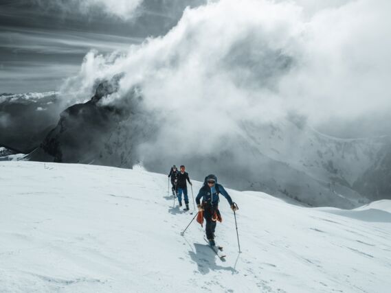 Mini ski touring trip – 2 days – Staying in a mountain hut in the Aravis